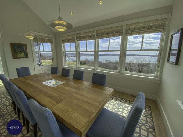 Cape Cod Home 995342