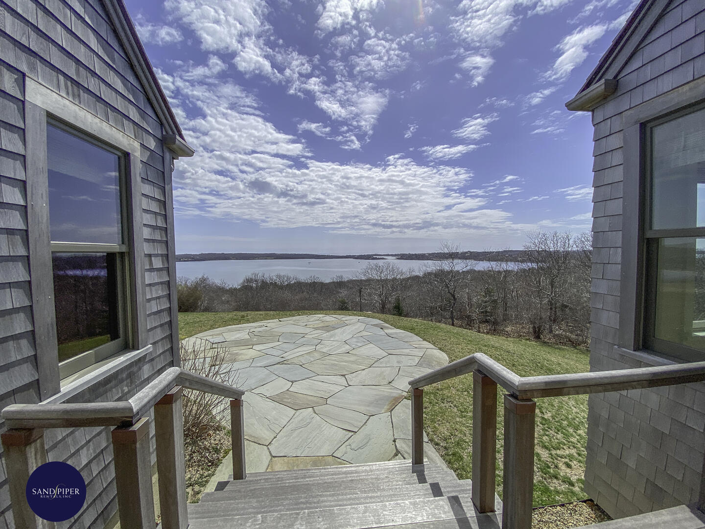 Cape Cod Home 995342