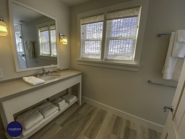 Cape Cod Home 995342