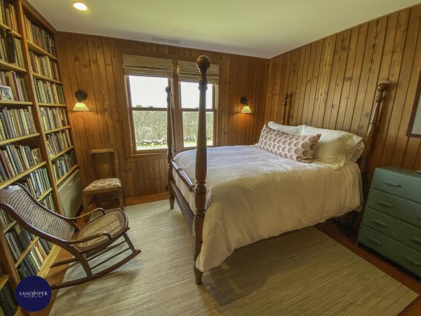 Cape Cod Home 995342