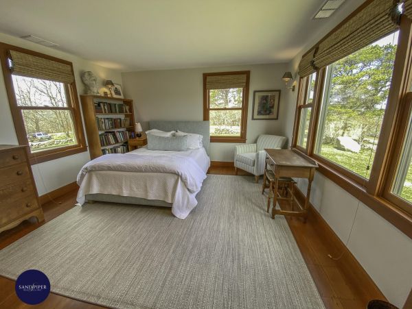 Cape Cod Home 995342