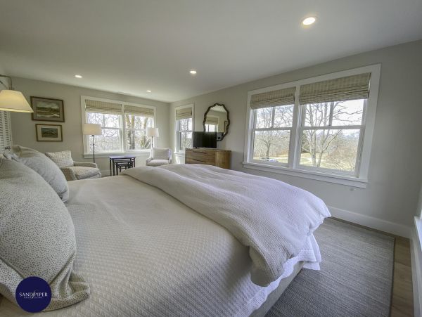 Cape Cod Home 995342