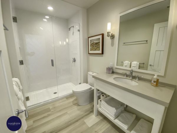 Cape Cod Home 995342