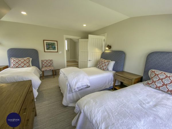 Cape Cod Home 995342