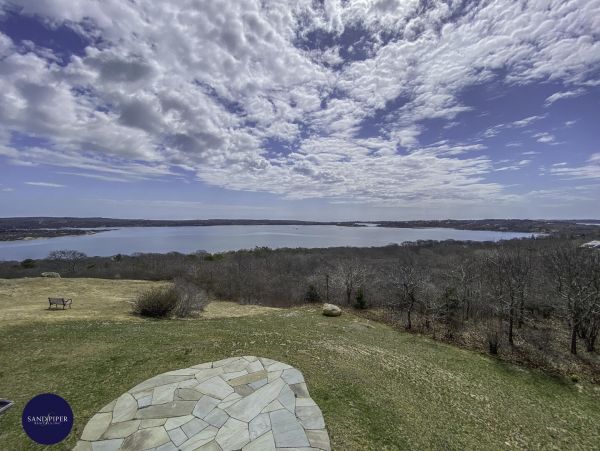 Cape Cod Home 995342