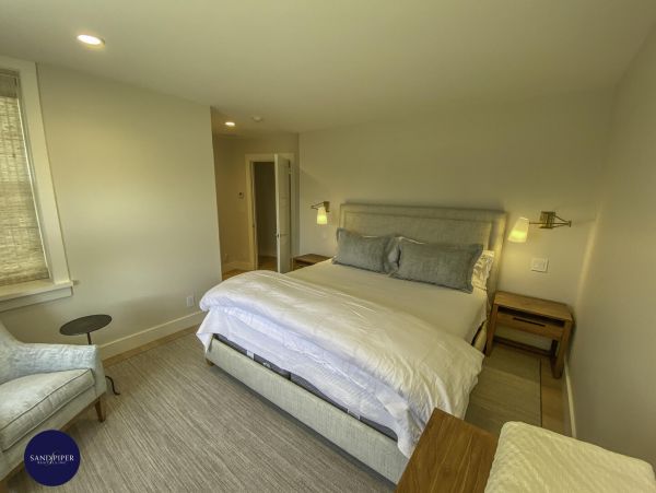 Cape Cod Home 995342
