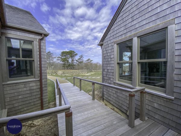 Cape Cod Home 995342