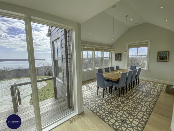 Cape Cod Home 995342