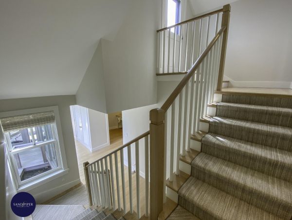 Cape Cod Home 995342