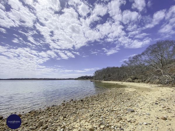 Cape Cod Home 995342