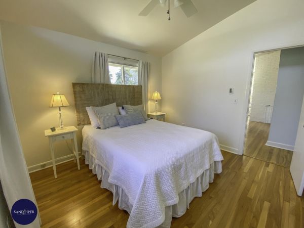 Cape Cod Home 995343