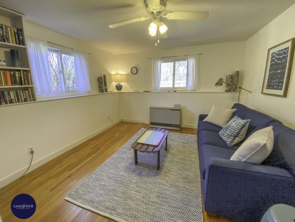 Cape Cod Home 995343