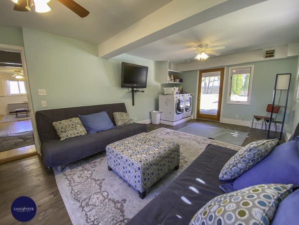 Cape Cod Home 995343