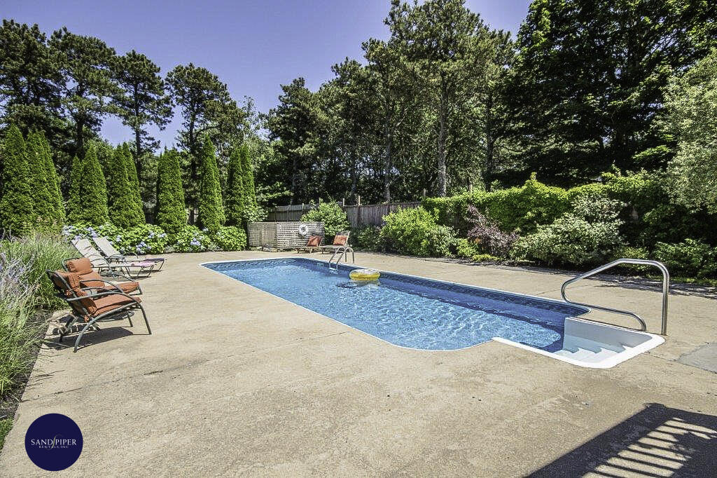 Cape Cod Home 995343