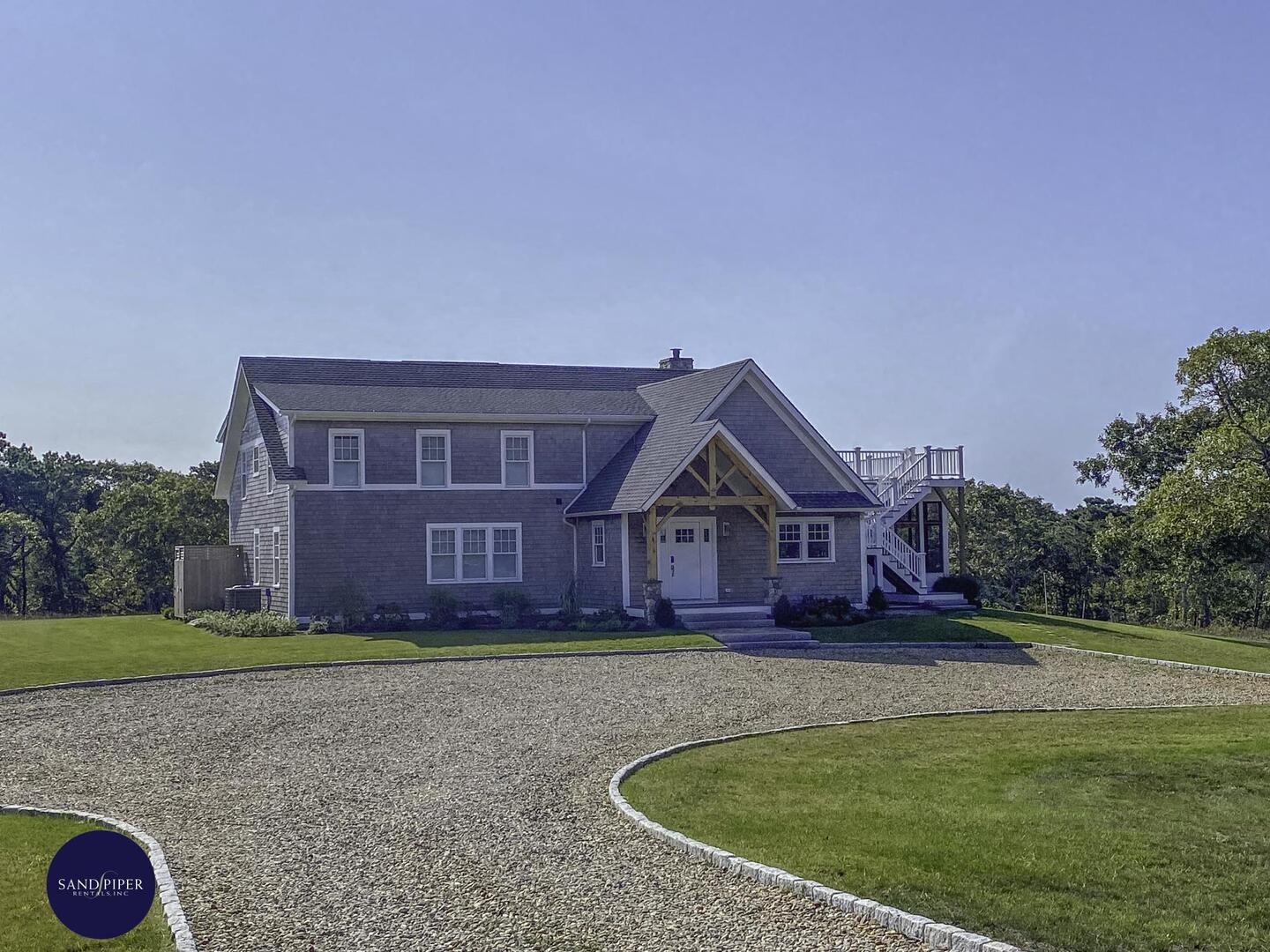 Cape Cod Home 995344