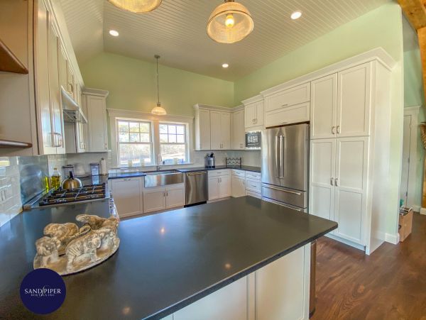 Cape Cod Home 995344