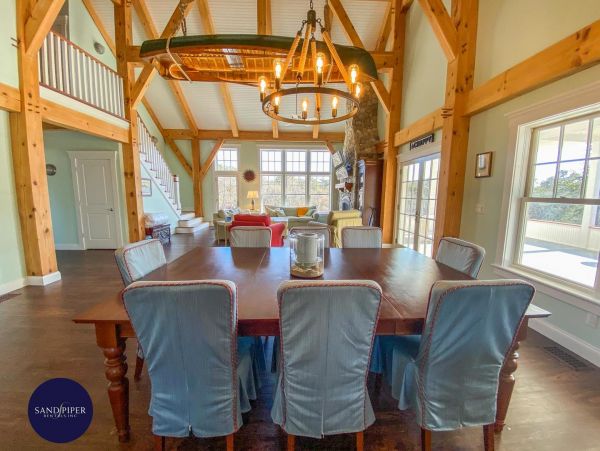 Cape Cod Home 995344