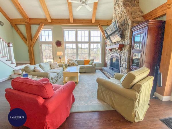 Cape Cod Home 995344