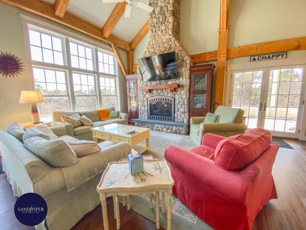 Cape Cod Home 995344