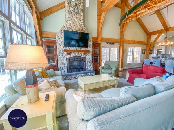 Cape Cod Home 995344