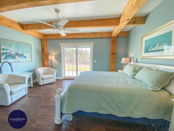 Cape Cod Home 995344