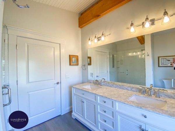 Cape Cod Home 995344
