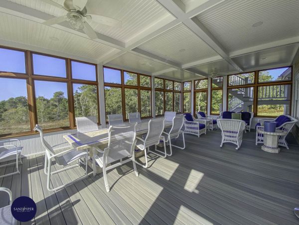 Cape Cod Home 995344