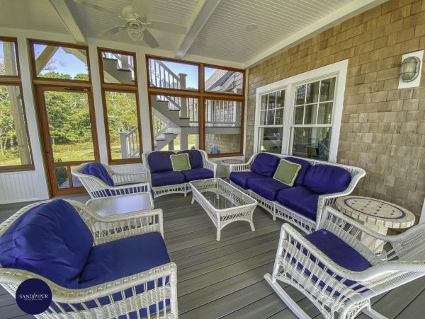 Cape Cod Home 995344