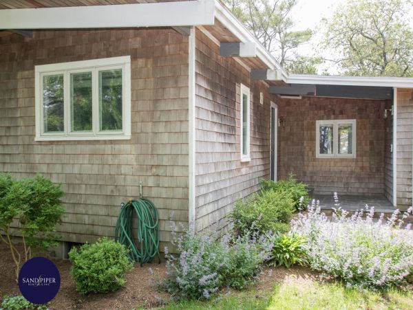Cape Cod Home 995345
