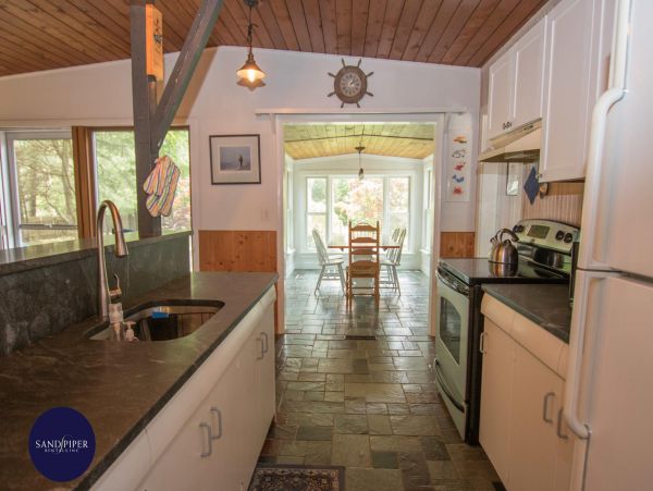 Cape Cod Home 995345
