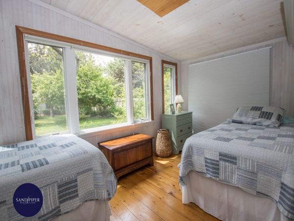Cape Cod Home 995345