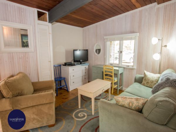 Cape Cod Home 995345