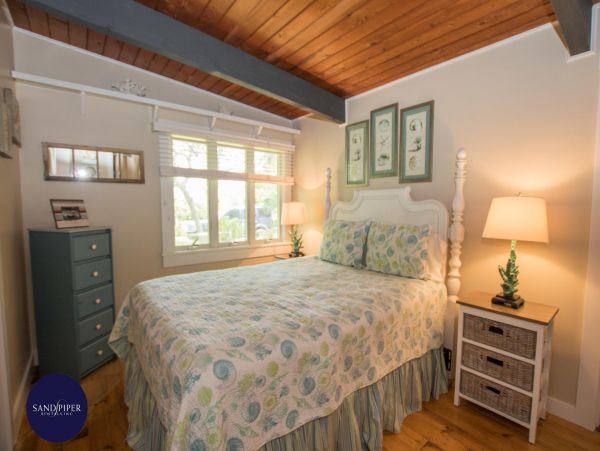 Cape Cod Home 995345