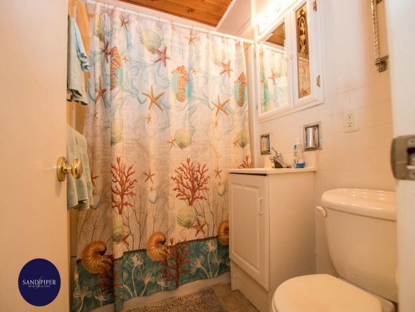 Cape Cod Home 995345
