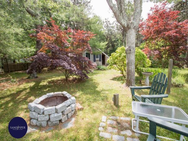 Cape Cod Home 995345