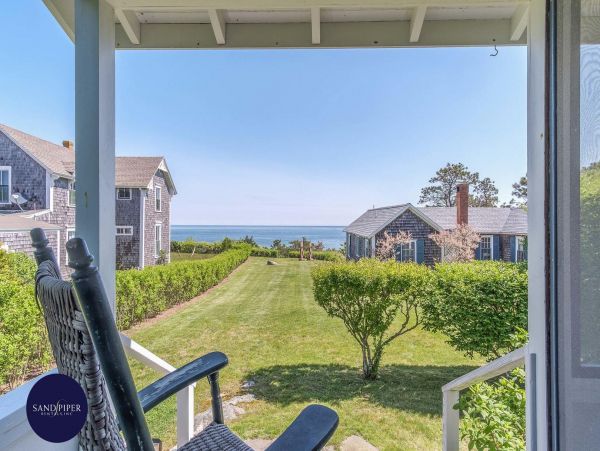 Cape Cod Home 995347