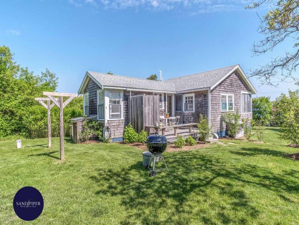 Cape Cod Home 995347