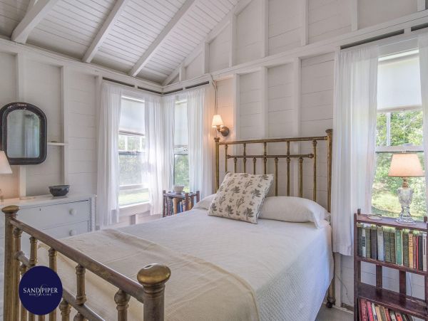 Cape Cod Home 995347