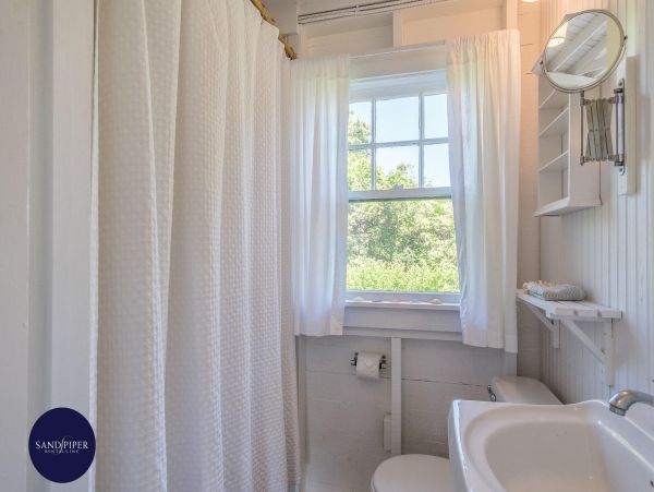 Cape Cod Home 995347