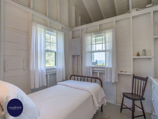 Cape Cod Home 995347