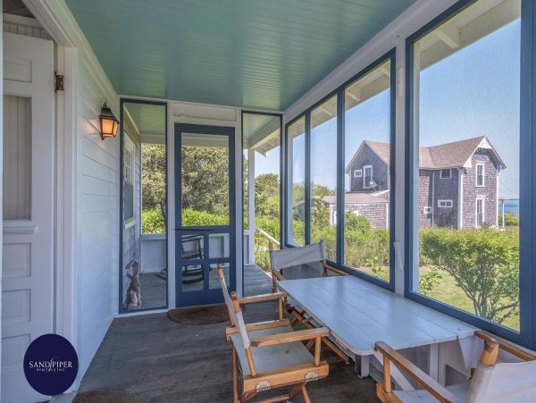 Cape Cod Home 995347