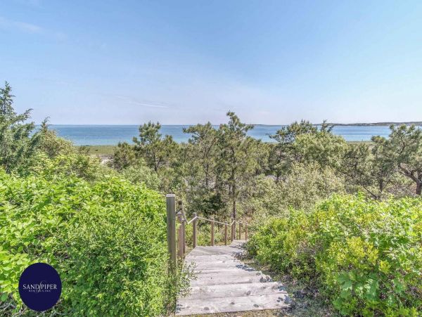 Cape Cod Home 995347