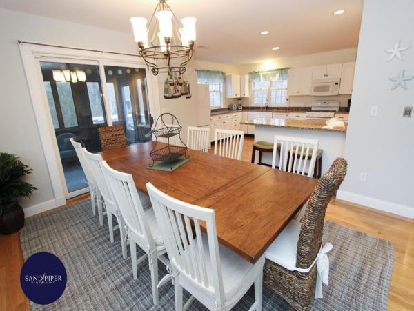 Cape Cod Home 995348