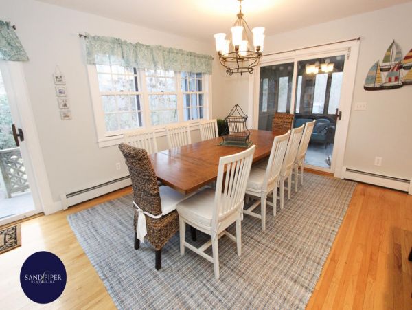 Cape Cod Home 995348