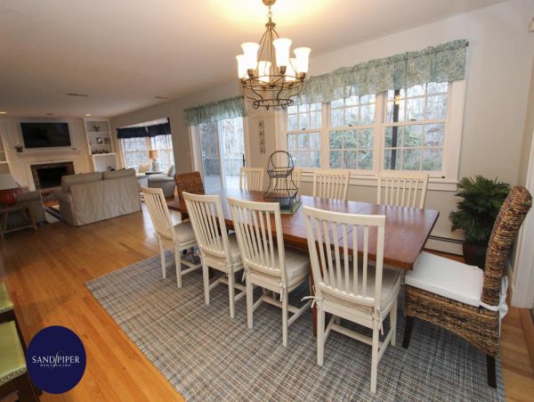 Cape Cod Home 995348