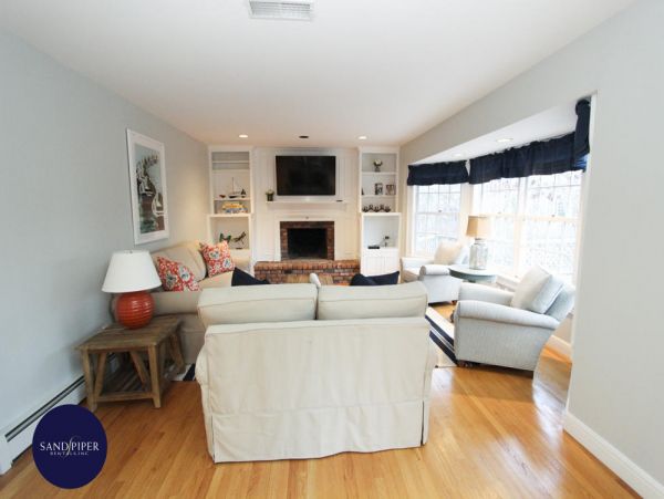 Cape Cod Home 995348