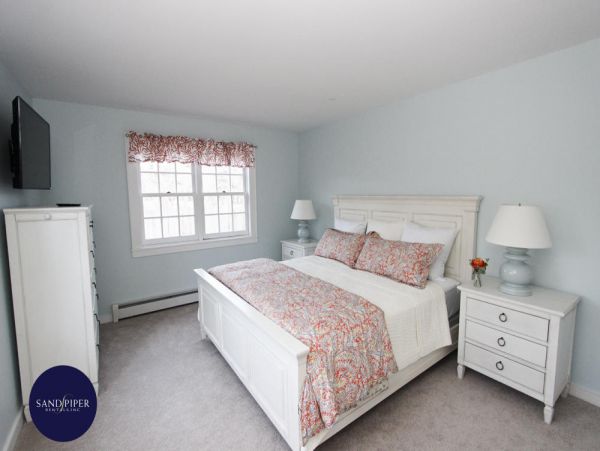 Cape Cod Home 995348