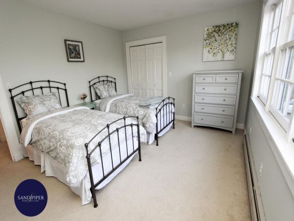Cape Cod Home 995348