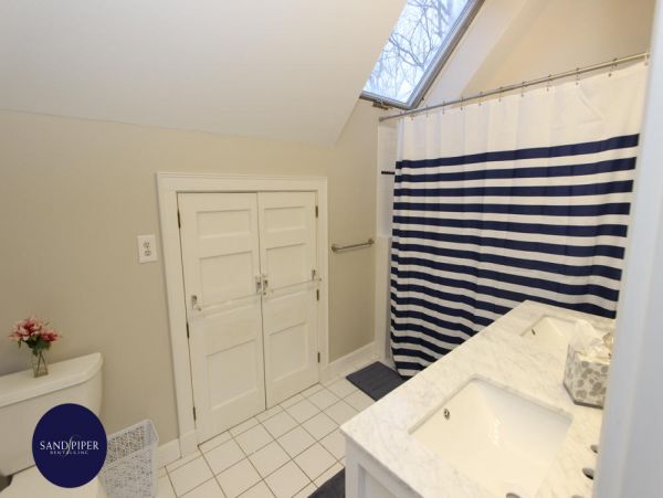 Cape Cod Home 995348