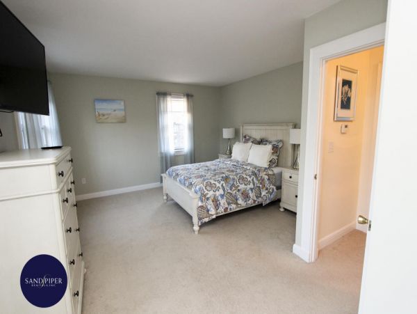 Cape Cod Home 995348